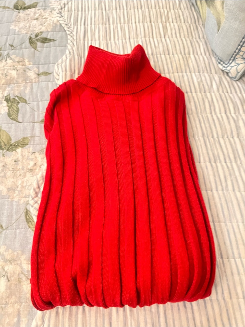 Beautiful Preowened Red Ribbed Turtleneck Sweater size medium.